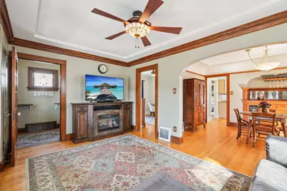 2036 N 84th St, Wauwatosa, WI 53226 - Photo 9