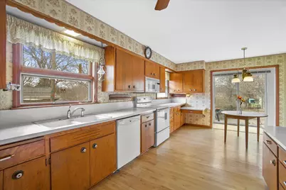 2207 N 119th St, Wauwatosa, WI 53226 - Photo 9