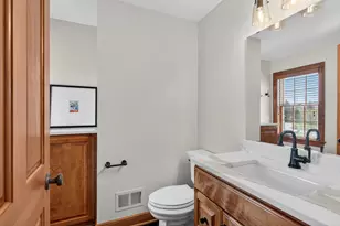 W77N982 Cranes Crossing, Cedarburg, WI 53012 - Photo 25