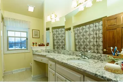 5432 W Burning Bush Ln, Mequon, WI 53092 - Photo 17