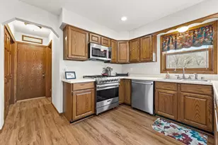 N106W16330 Fieldstone Pass, Germantown, WI 53022 - Photo 9