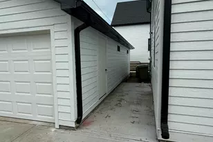 1922 E Iron St, Milwaukee, WI 53207 - Photo 5