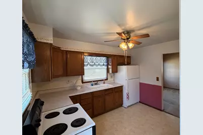 1133 S 36th St, Manitowoc, WI 54220 - Photo 3