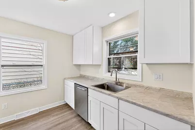 8901 W Lisbon Ave #8903, Milwaukee, WI 53222 - Photo 9