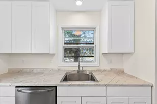 8901 W Lisbon Ave, Milwaukee, WI 53222 - Photo 11