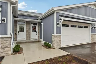 405 Falcon Ridge Dr, Burlington, WI 53105 - Photo 1