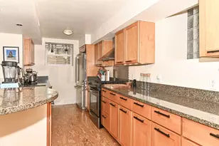 1904 N Farwell Ave, Milwaukee, WI 53202 - Photo 9