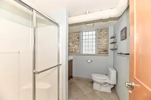 1904 N Farwell Ave, Milwaukee, WI 53202 - Photo 15