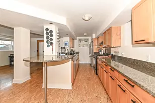 1904 N Farwell Ave, Milwaukee, WI 53202 - Photo 7