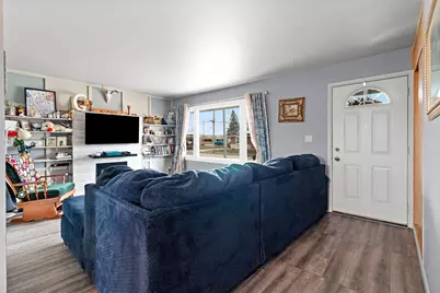 717  Buchholz St, Two Rivers, WI 54241 - Photo 5