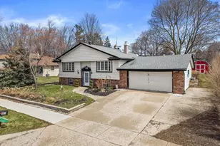 605 Juniper Ct, West Bend, WI 53095 - Photo 3