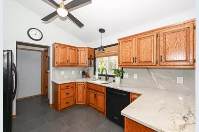 3027  Storybook Dr, Racine, WI 53406 - Photo 11