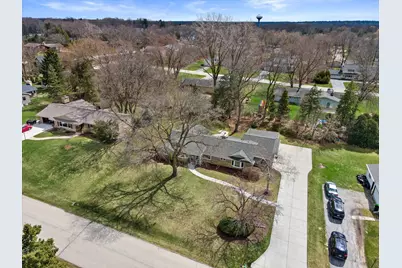 17505  Azure Ln, Brookfield, WI 53045 - Photo 11