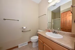 835 Bridlewood Dr, Hartford, WI 53027 - Photo 13