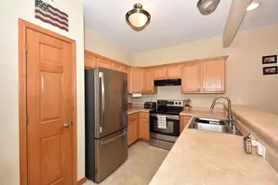 835 Bridlewood Dr, Hartford, WI 53027 - Photo 5