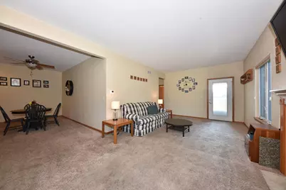 835  Bridlewood Dr, Hartford, WI 53027 - Photo 9