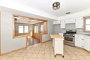 7818 W Warnimont Ave, Milwaukee, WI 53220 - Photo 19