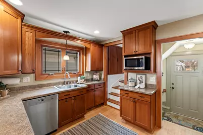 2463 N 65th St, Wauwatosa, WI 53213 - Photo 11