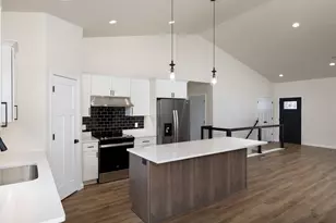 270 Southern Dr, Holmen, WI 54636 - Photo 7