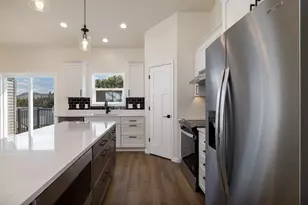 270 Southern Dr, Holmen, WI 54636 - Photo 5