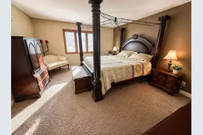 4967 S Imperial Cir, Greenfield, WI 53220 - Photo 5