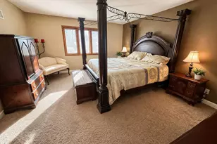 4967 S Imperial Cir, Greenfield, WI 53220 - Photo 5