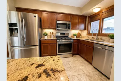 4967 S Imperial Cir, Greenfield, WI 53220 - Photo 3