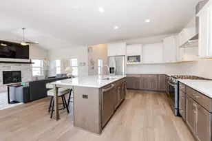 W206N5693 Muirfield Dr, Menomonee Falls, WI 53051 - Photo 11