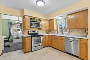 W170S7011 Southern Dr, Muskego, WI 53150 - Photo 11