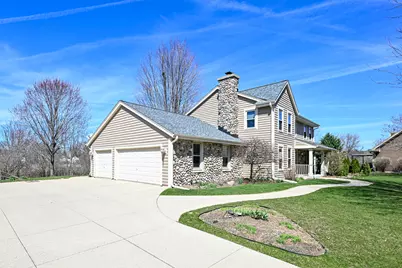 1624  Legend Cir, Waukesha, WI 53189 - Photo 3