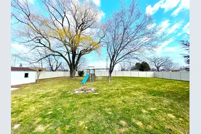 6490 S Crane Dr, Oak Creek, WI 53154 - Photo 29