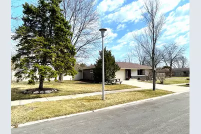 6490 S Crane Dr, Oak Creek, WI 53154 - Photo 33