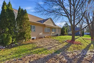 N48W16217 Lone Oak Ln, Menomonee Falls, WI 53051 - Photo 29