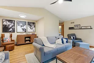 N48W16217 Lone Oak Ln, Menomonee Falls, WI 53051 - Photo 5