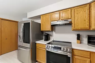 N48W16217 Lone Oak Ln, Menomonee Falls, WI 53051 - Photo 11