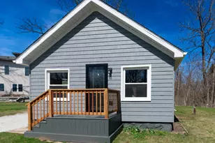 5437 Pleasant View Dr, Racine, WI 53185 - Photo 1