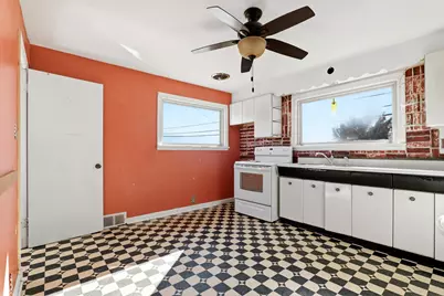 3240  Memorial Dr, Two Rivers, WI 54241 - Photo 9