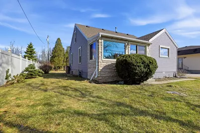 3240  Memorial Dr, Two Rivers, WI 54241 - Photo 3