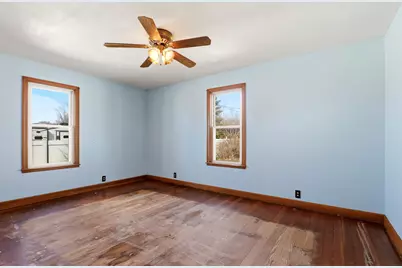 3240  Memorial Dr, Two Rivers, WI 54241 - Photo 15