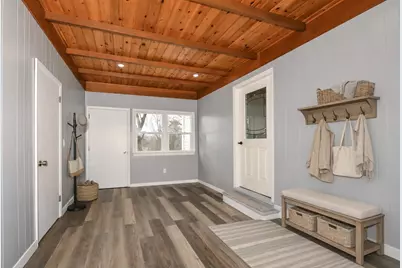 10905 W Oakwood Dr, Franklin, WI 53132 - Photo 13