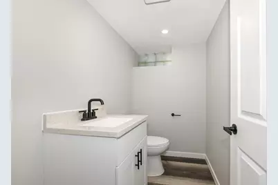 10905 W Oakwood Dr, Franklin, WI 53132 - Photo 37