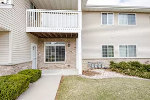 W197N17110 Stonewall Dr, Jackson, WI 53037 - Photo 5