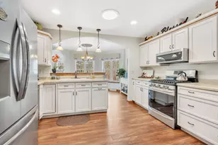 436 Maple Leaf Ct, Manitowoc, WI 54220 - Photo 5