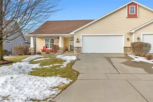 436 Maple Leaf Ct, Manitowoc, WI 54220 - Photo 1