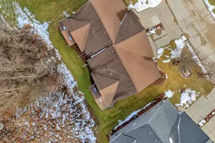 436 Maple Leaf Ct, Manitowoc, WI 54220 - Photo 37