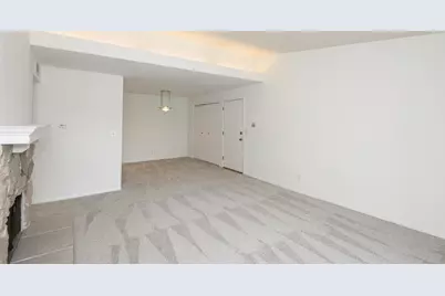 350  Park Hill Dr #E, Pewaukee, WI 53072 - Photo 7