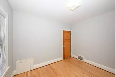 7702 W Lorraine Pl, Milwaukee, WI 53222 - Photo 23