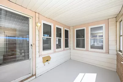 7702 W Lorraine Pl, Milwaukee, WI 53222 - Photo 3