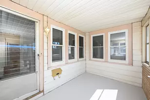 7702 W Lorraine Pl, Milwaukee, WI 53222 - Photo 3