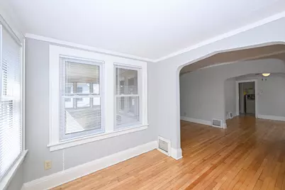 7702 W Lorraine Pl, Milwaukee, WI 53222 - Photo 9